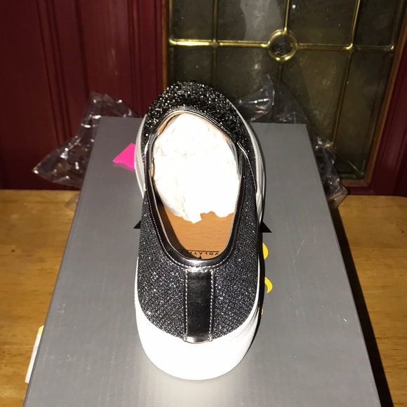 Shoe - Picture 4 of 5